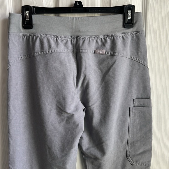 Figs Kade Cargo Scrub Pants - Picture 4 of 8